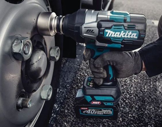 Smerigliatriçe Makita - vegël elektrike
