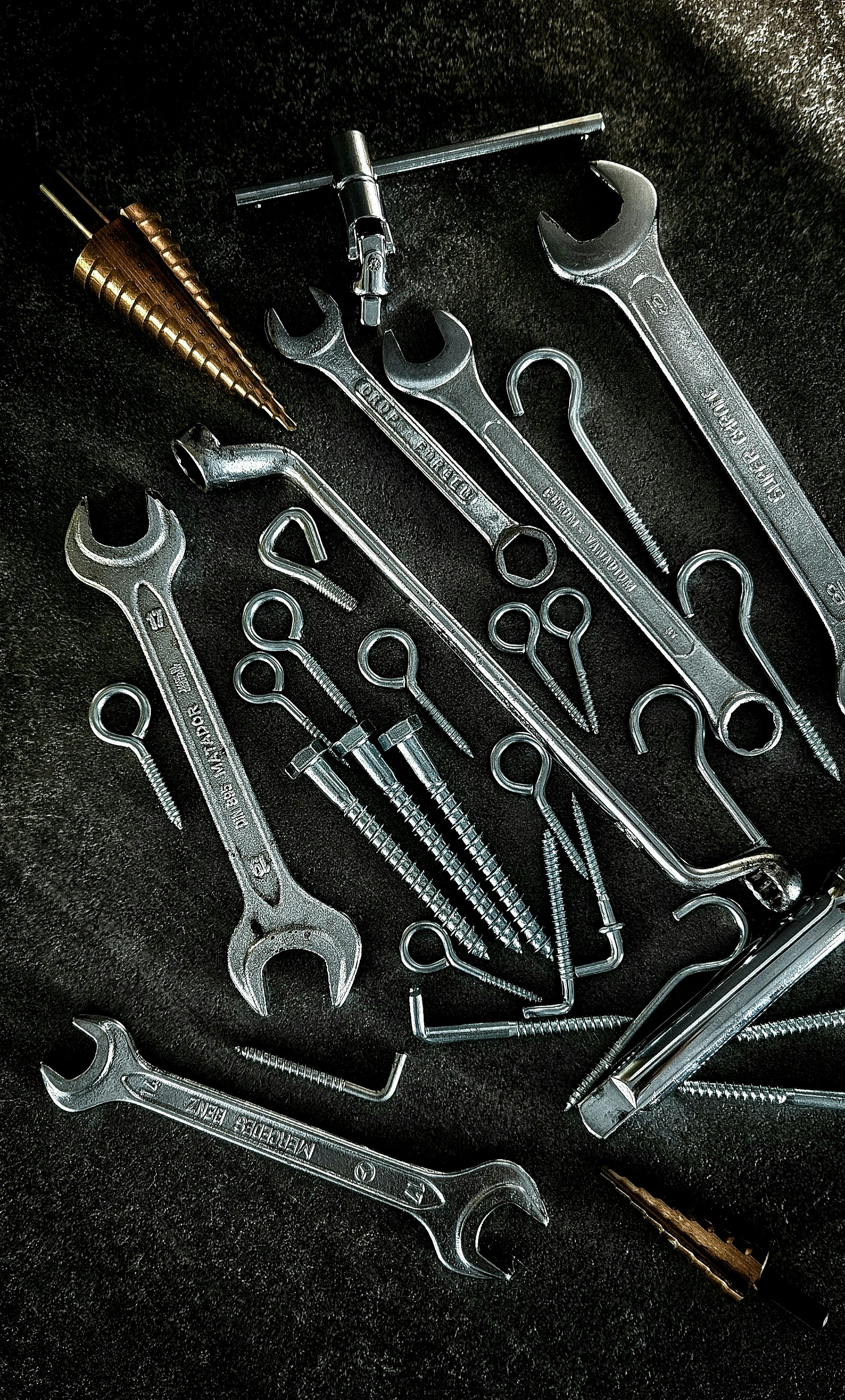 Vida bullona dhe materiale ndërtimi - Lulja 08 Tiranë